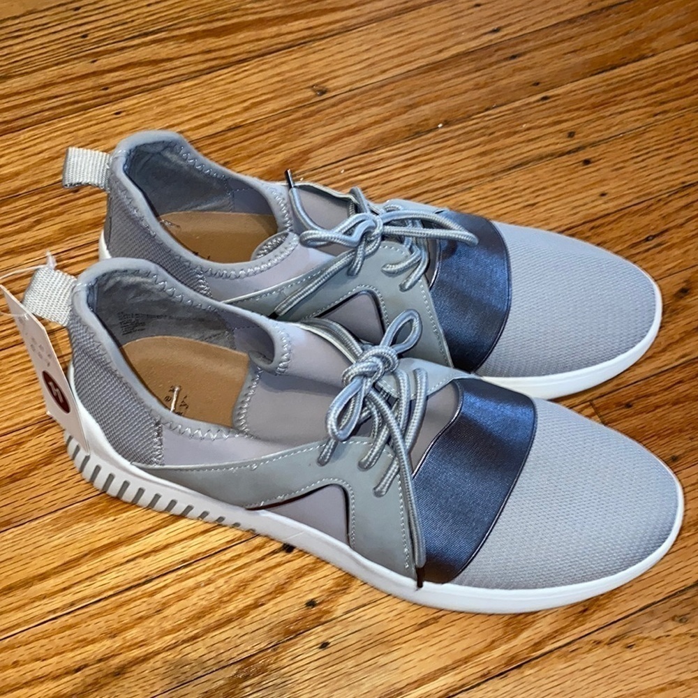 A new day size 11 silver sneakers nwt